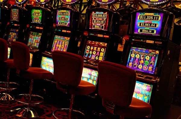 sakti77 mobile app interface showing sportsbook and live casino options