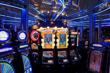 sakti77 Top Trend Gaming dashboard showing popular titles and player counts